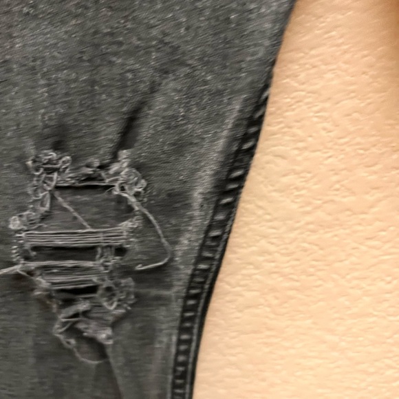 Skinny Low rise busted Knee, Dark Wash size 04 Jeans Streetwear perfect w Boots - Picture 2 of 6